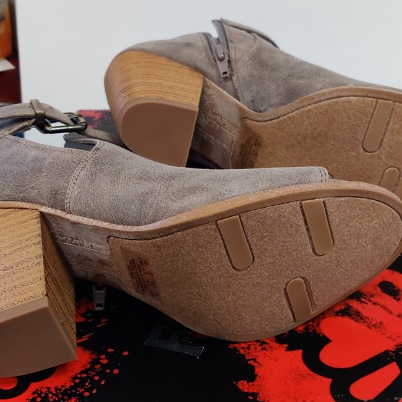 Fergalicious Booties - Picture 3 of 4